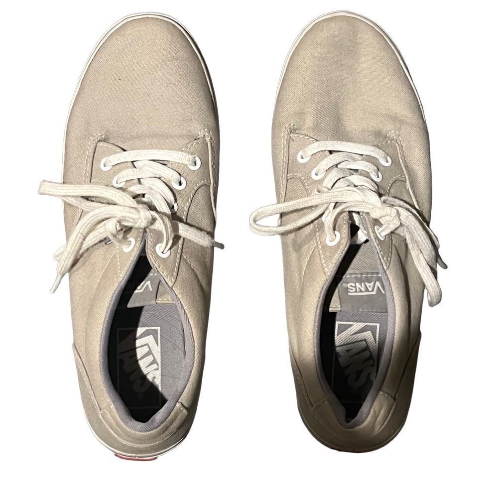 VANS Women’s size 8 in gray. Good condition! Hardly worn.